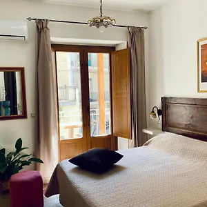 casa-ferrara.taorminaitalyhotels.com/